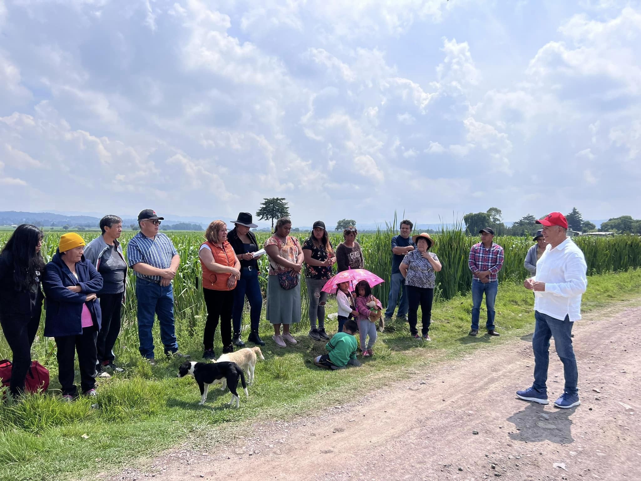 1688849073 En la Comunidad de El Huerto el Presidente Municipal Jesus