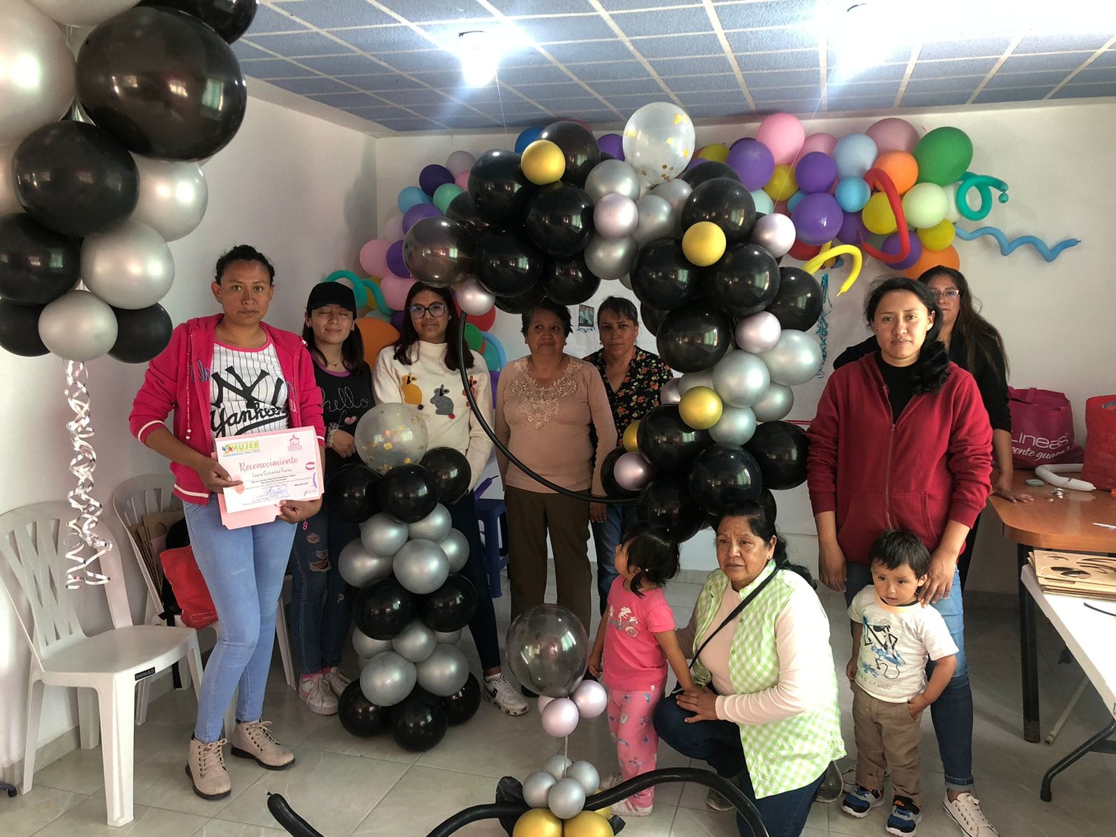 1689009567 726 Tuvimos la clausura del curso de Decoracion con Globos en