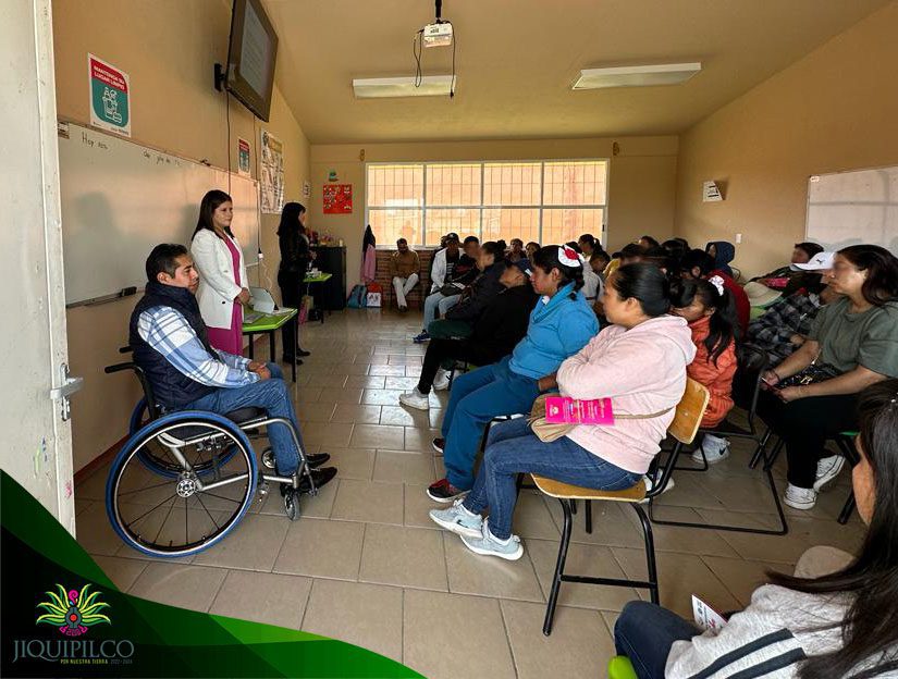 1689015086 488 Se imparte platica a los padres de familia y estudiantes