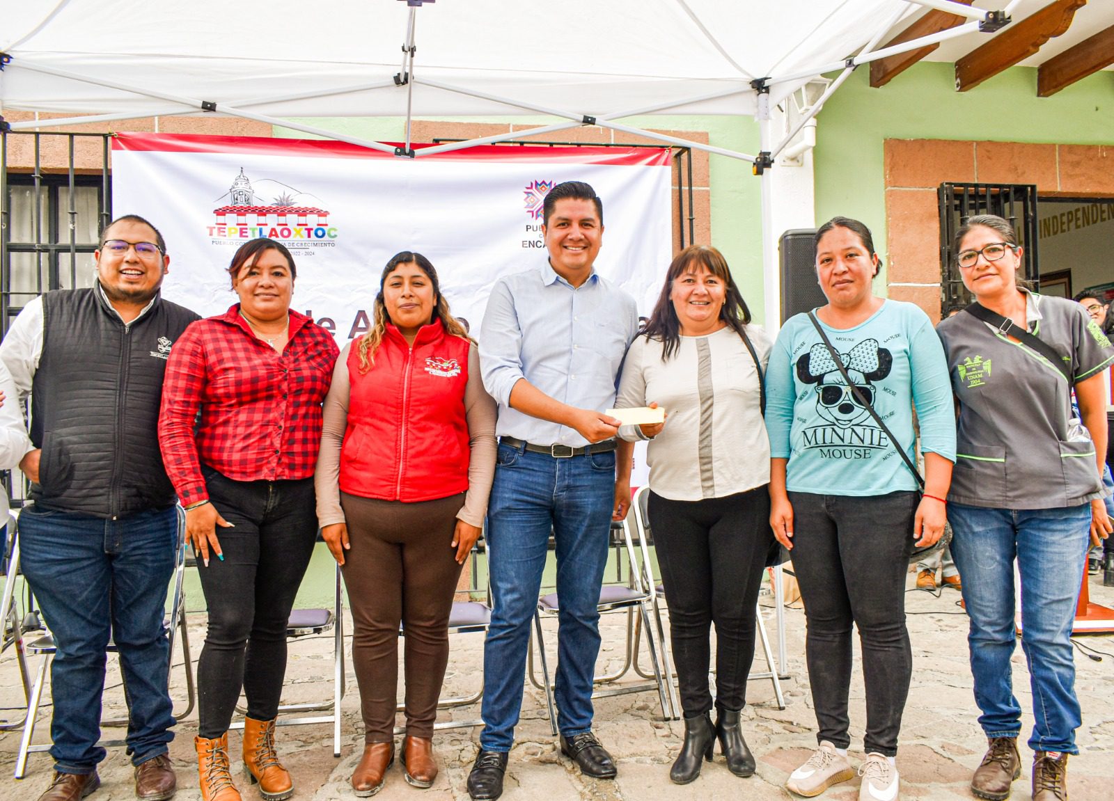 1689029188 ENTREGA DE APOYOS A ESCUELAS DE TEPETLAOXTOC Con intervencion municipal