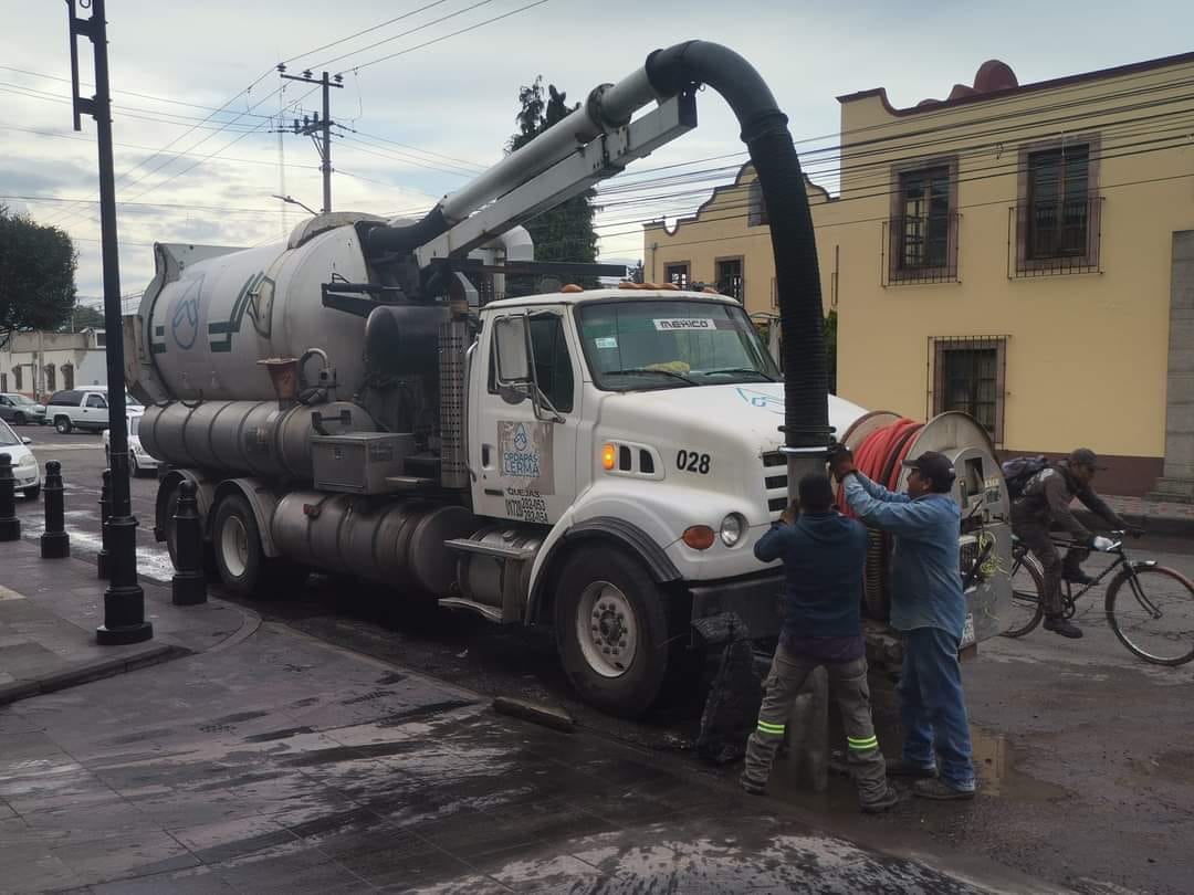 1689087605 Despues de las intensas lluvias el equipo de vactor de