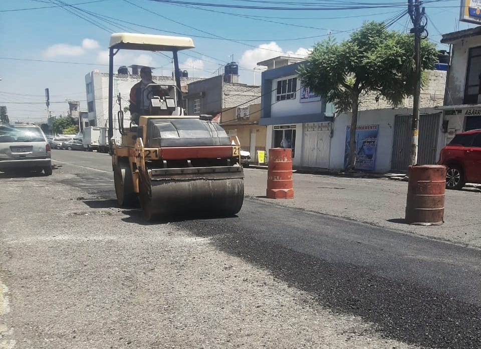 1689112314 ObrasPublicas Trabajos de Bacheo en Av Valle de Yukon