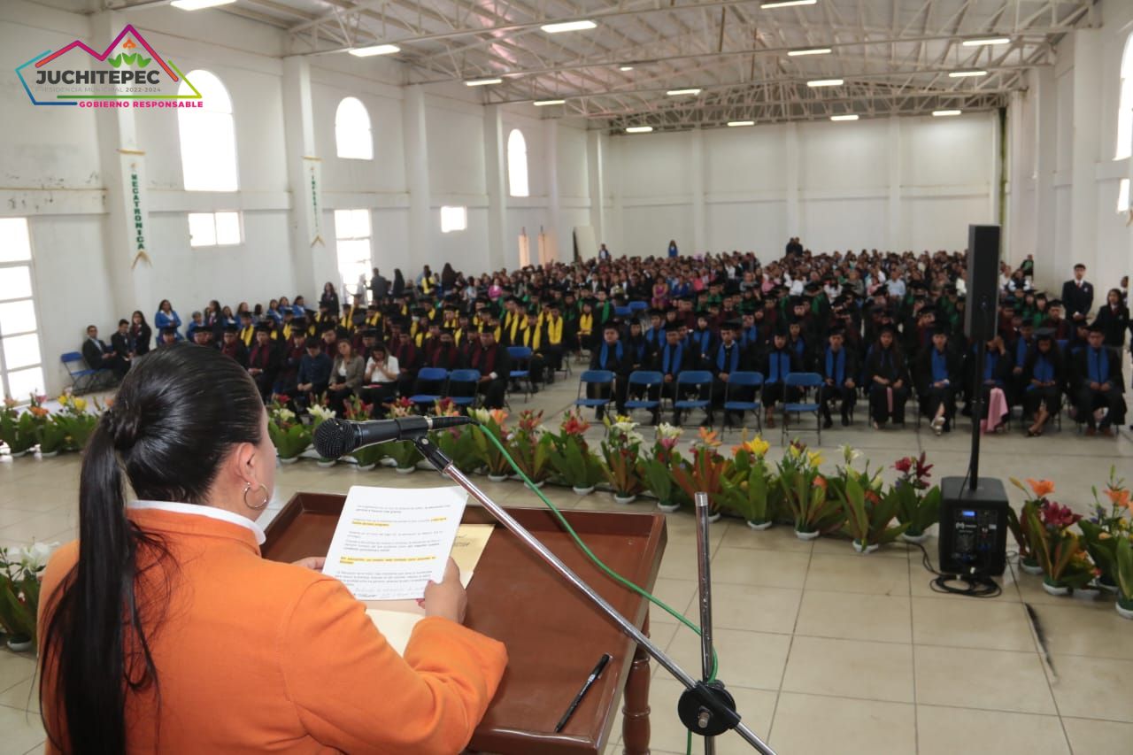 1689194099 Graduacion La Presidenta Municipal Marisol Nava Linares como invitada