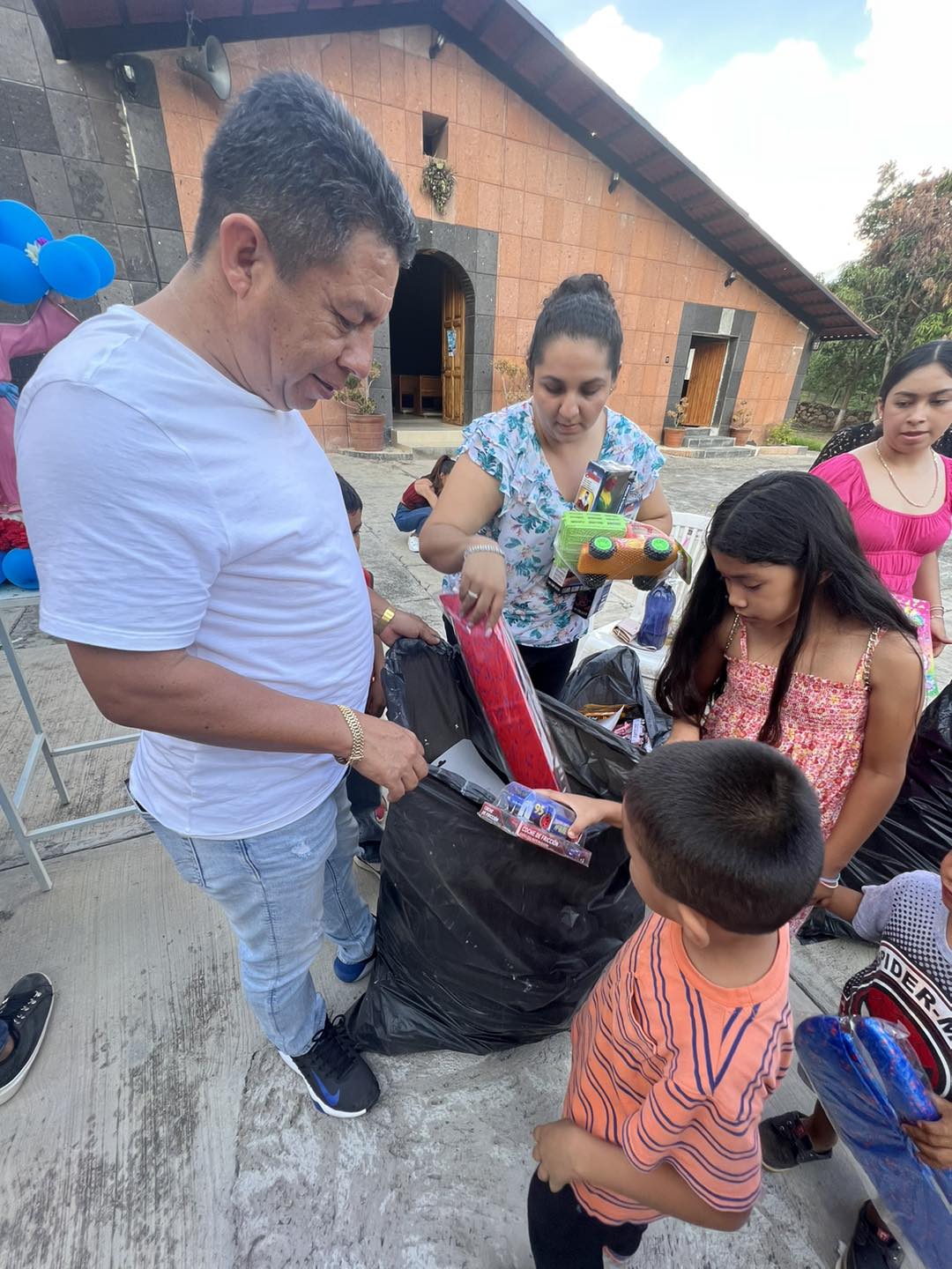 1689971443 95 En una tarde muy alegre y colorida el Presidente Municipal