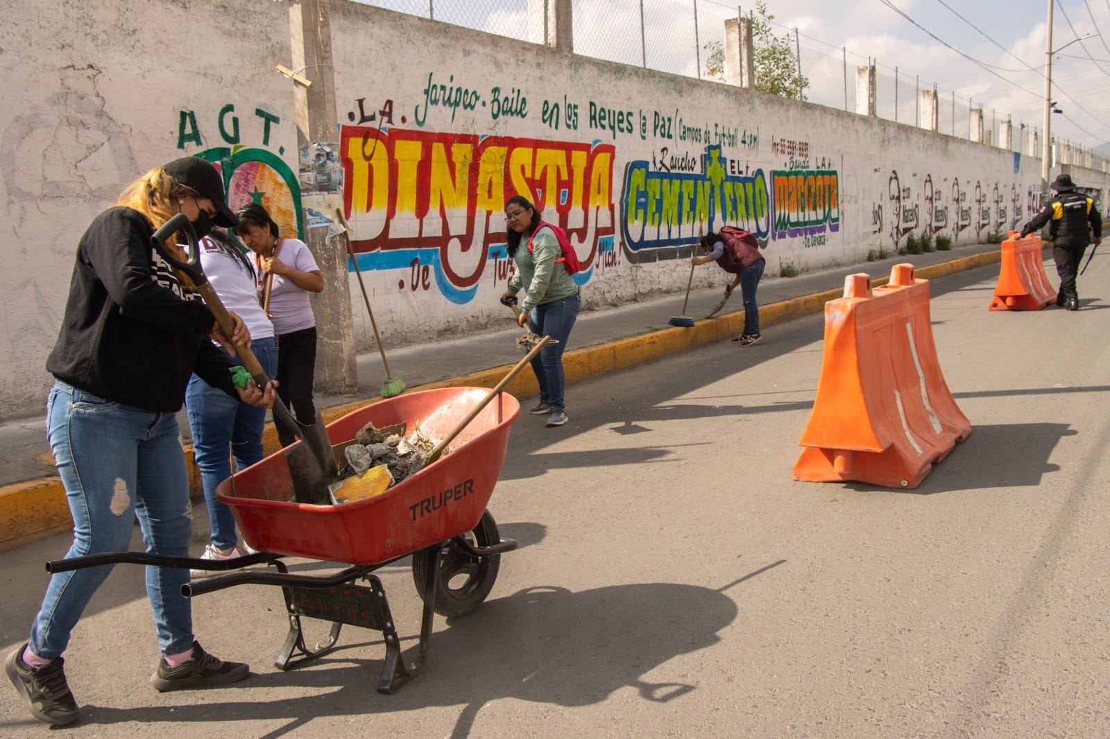 1690137672 159 SERVIDORES PUBLICOS DE CHIMALHUACAN REALIZAN JORNADA DE LIMPIEZA EN LIMITES