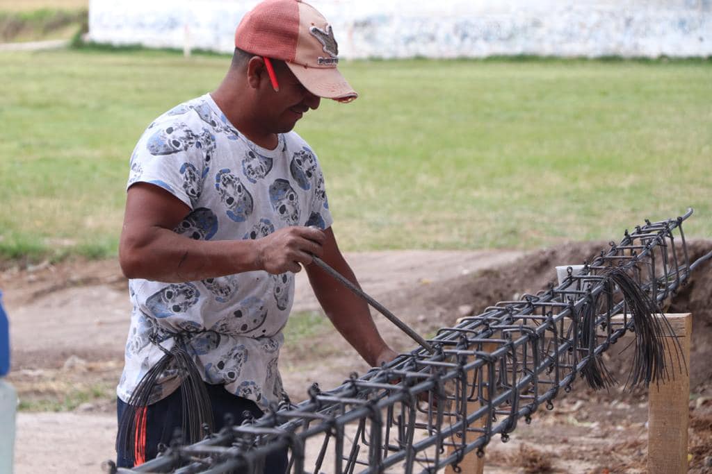 1690151884 648 Seguimos avanzando en la construccion de la cancha de futbol