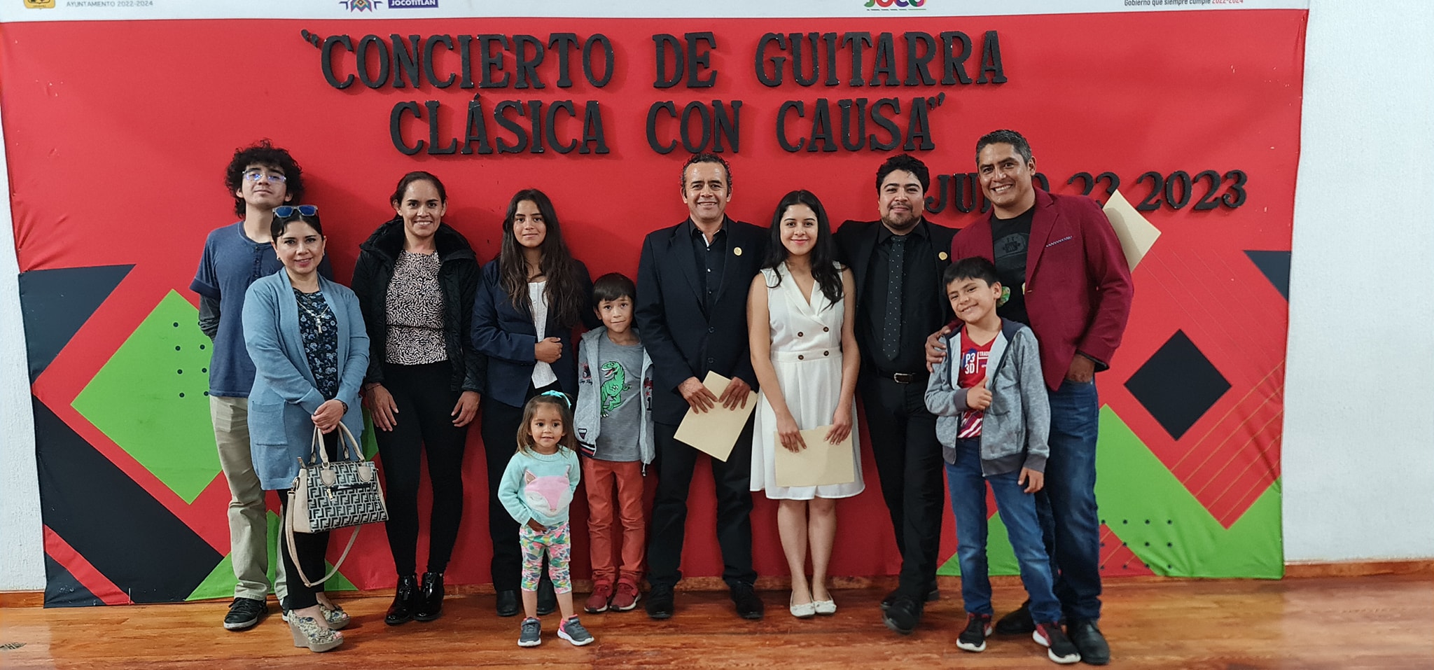 1690202477 261 Esta tarde el cine teatro fungio como recinto para llevarse