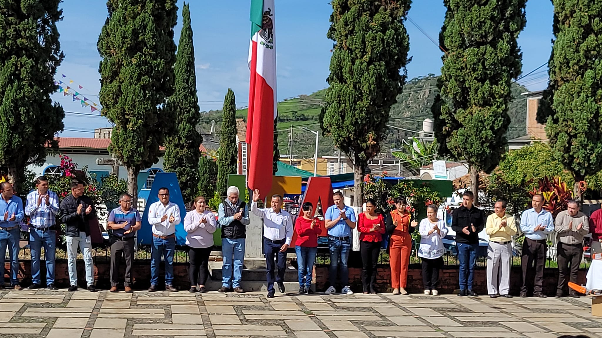 1690205295 907 Realizamos honores a nuestro emblema nacional