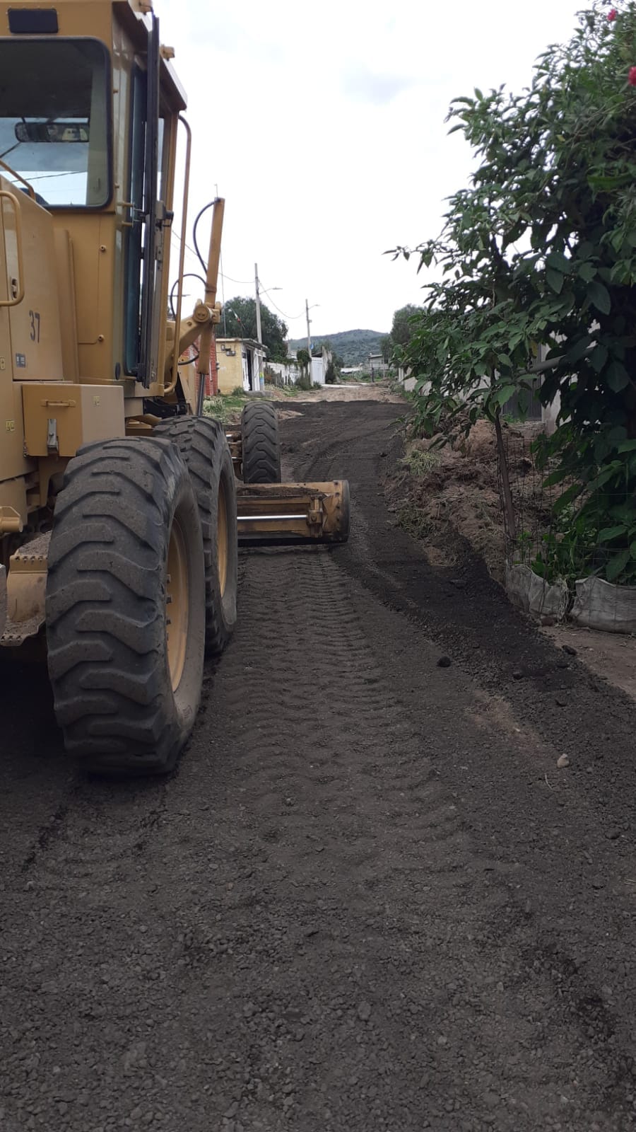 1690231296 396 ¡Continuamos trabajando en el mantenimiento de los caminos saca cosechas