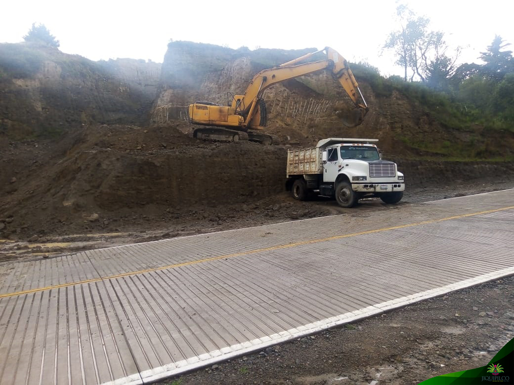 1690377974 175 Continuamos trabajando en el revestimiento de caminos esta ocasion en