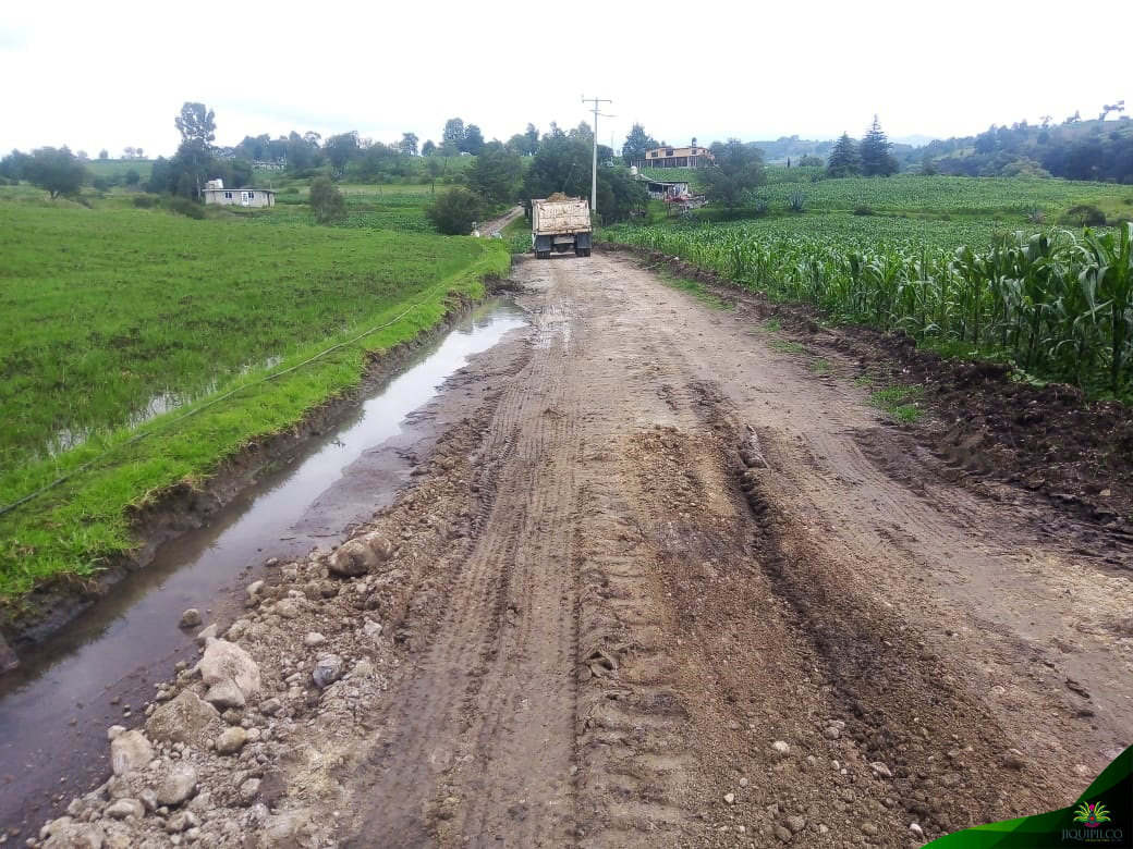 1690377979 459 Continuamos trabajando en el revestimiento de caminos esta ocasion en