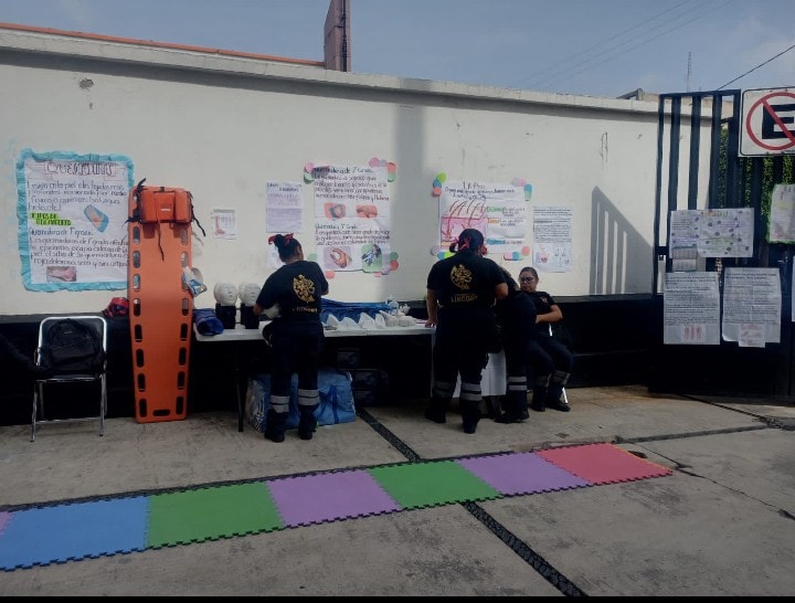 1690391608 255 Estudiantes de enfermeria del Colegio Lingony realizan chequeo de signos