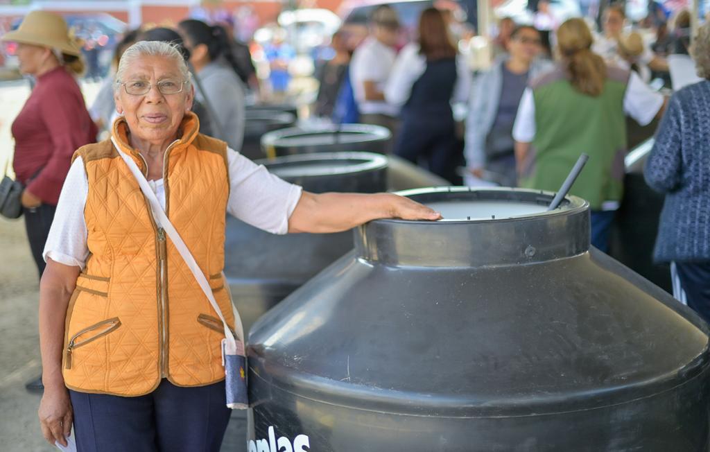 1690401713 561 En la Colonia Mexico 86 realizamos entrega de tinacos para