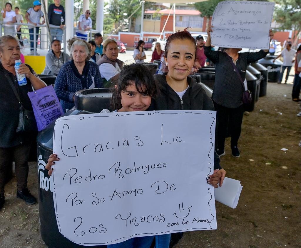 1690401722 82 En la Colonia Mexico 86 realizamos entrega de tinacos para