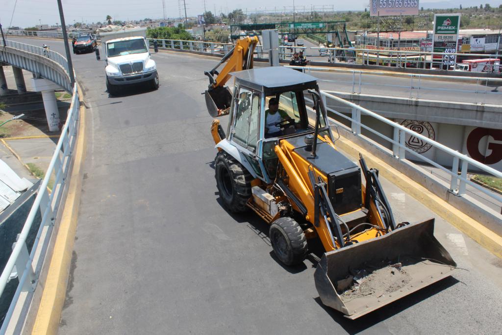 1690408275 236 GOBIERNO DE CHIMALHUACAN RETIRA DESECHOS DE DISTRIBUIDOR VIAL XOCHIACA OBRERISMO