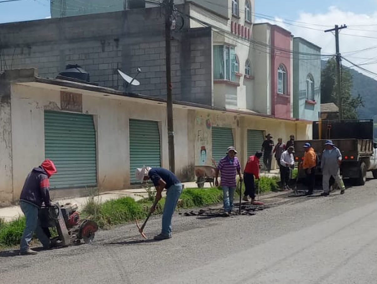 1690463056 490 Seguimos Trabajando Continuamos con los trabajos de Bacheo en las