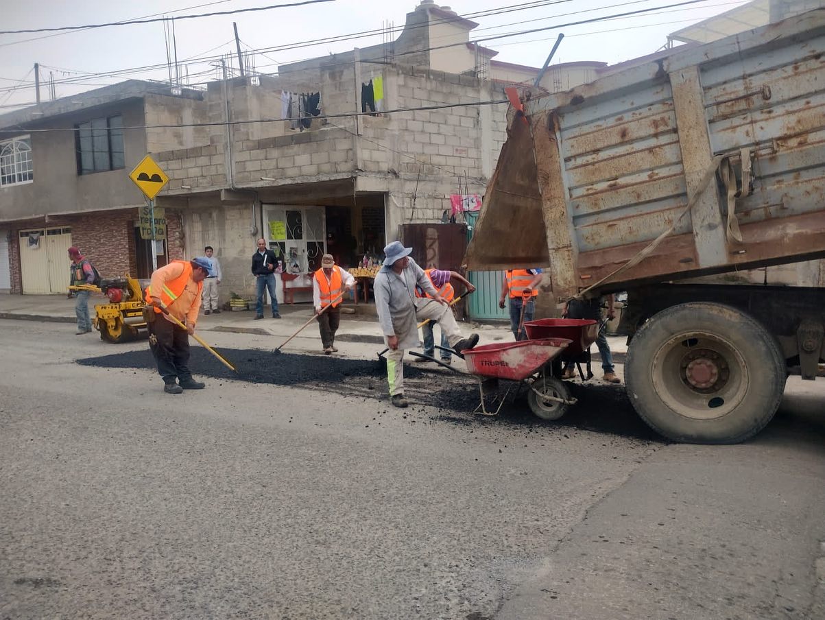 1690463060 696 Seguimos Trabajando Continuamos con los trabajos de Bacheo en las