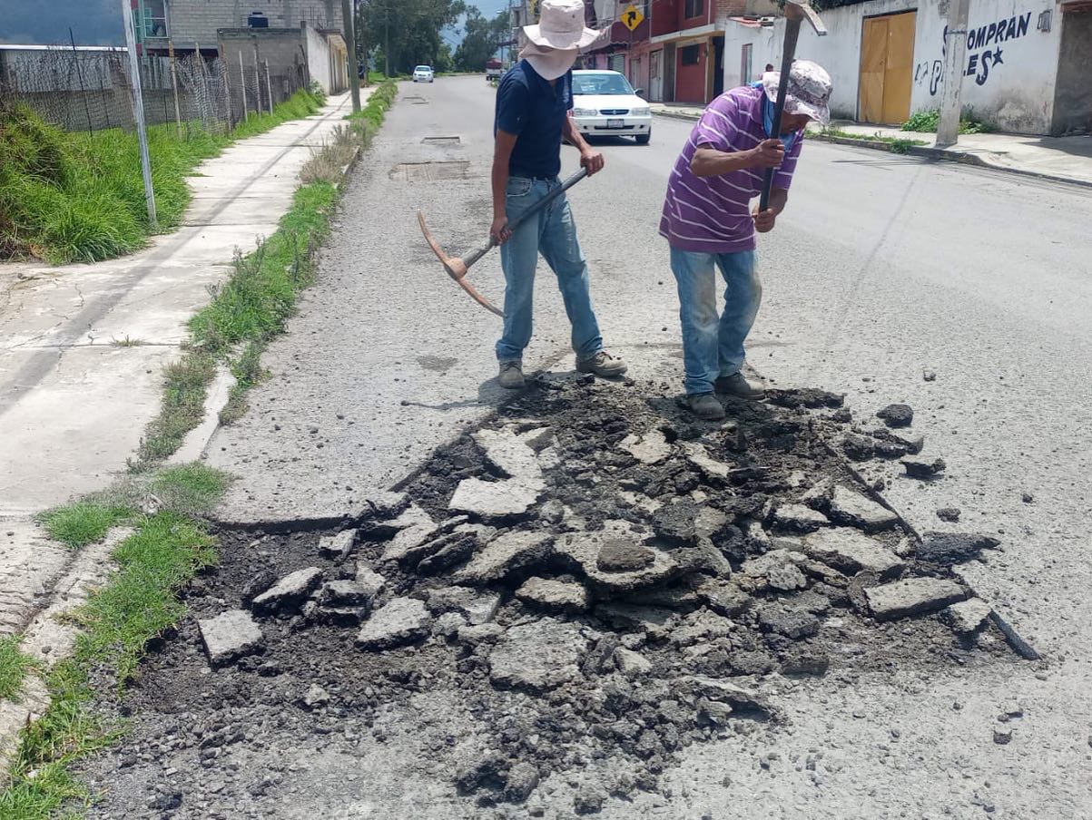 1690463064 742 Seguimos Trabajando Continuamos con los trabajos de Bacheo en las