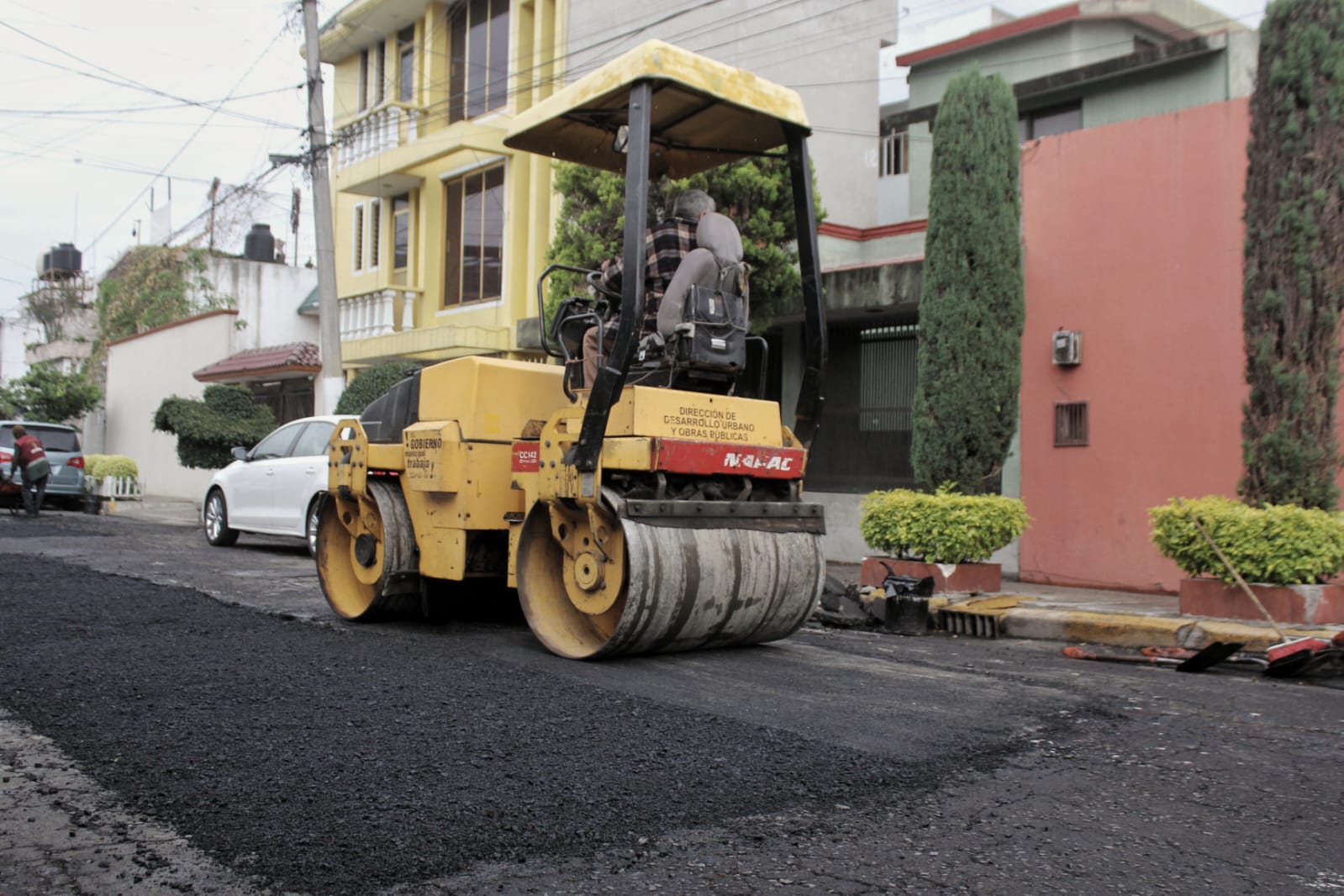 1690560877 439 ObrasPublicas Trabjos de Bacheo en calle Valle de Danubio