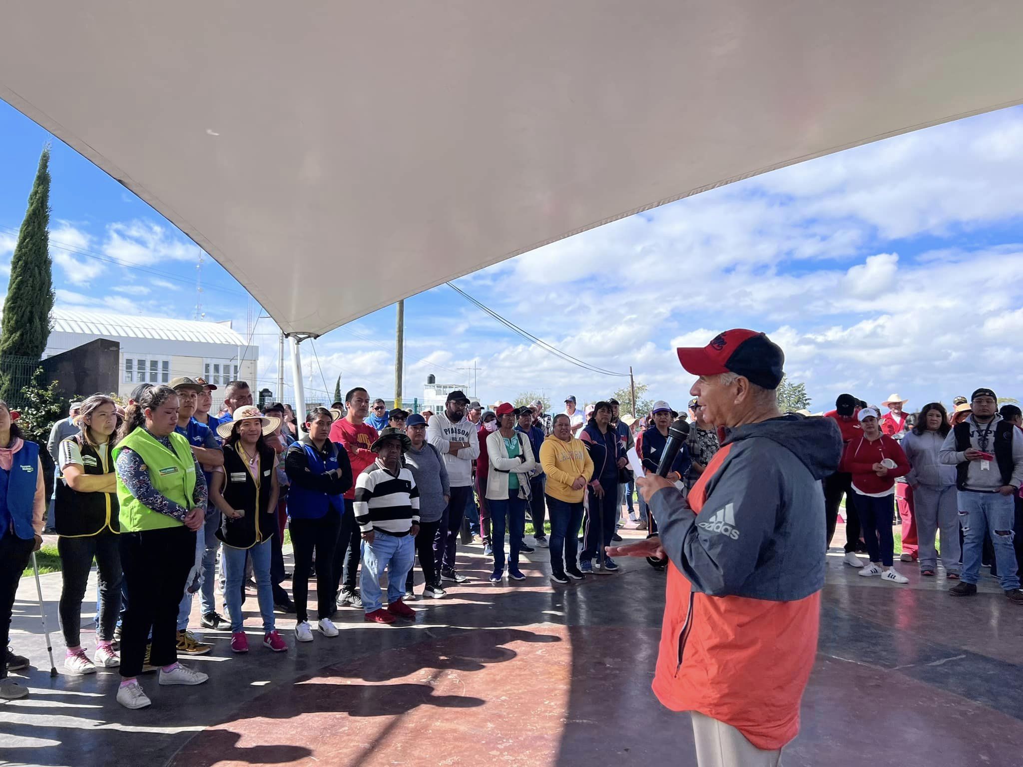 1690760321 864 Hoy se realizo el mantenimiento a la Plaza Estado de