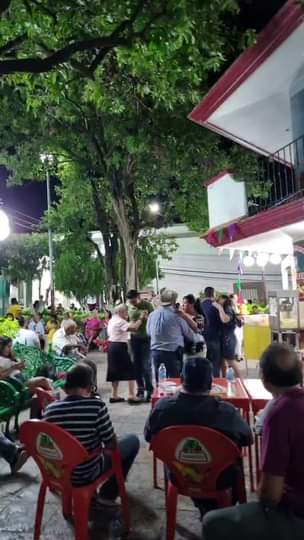 Continuamos con este Domingo de Danzon y convivencia familiar rescatando