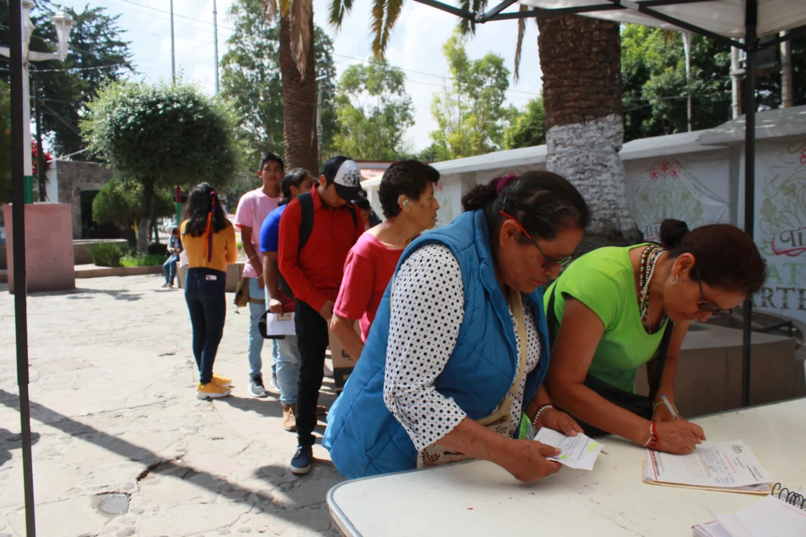 El dia de hoy el Gobierno Municipal de Tepetlaoxtoc con jpg