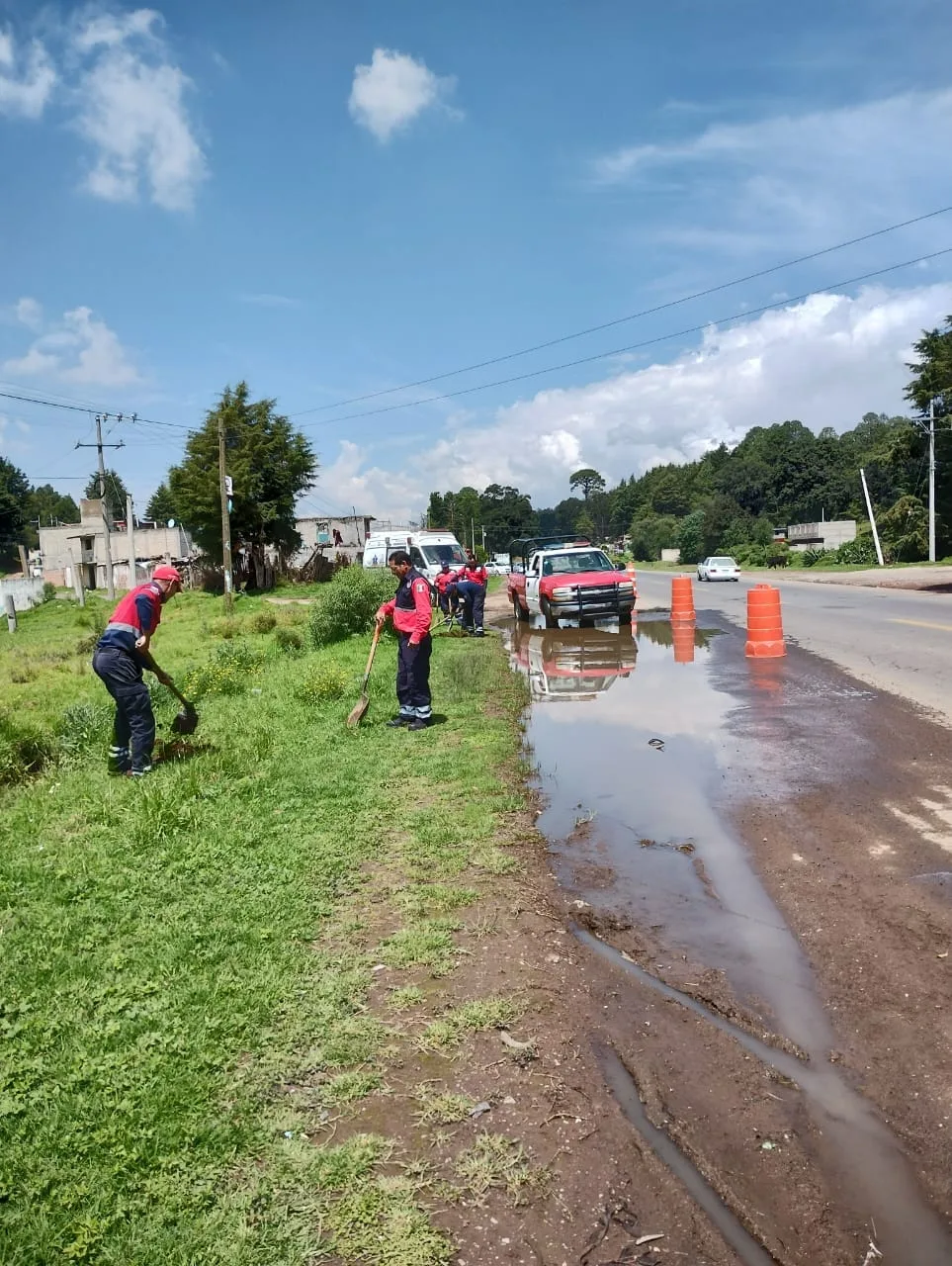 El personal de Proteccion Civil y Bomberos de Villa Victoria jpg