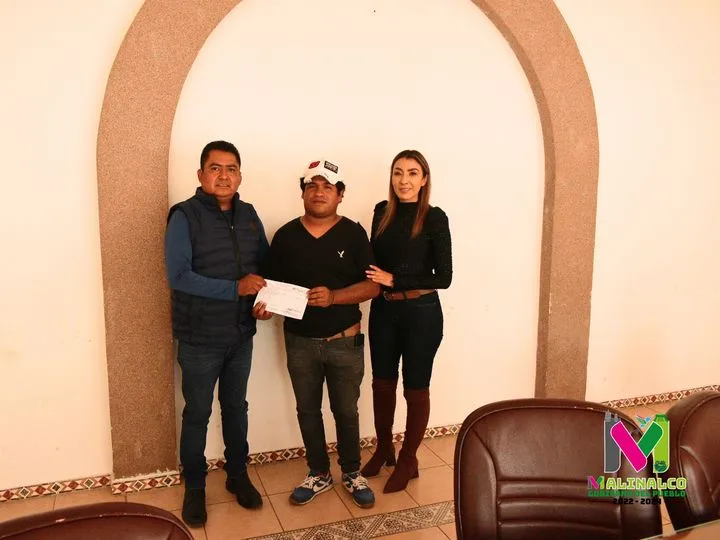 El presidente municipal Juan Leonardez Flores en compania de la jpg