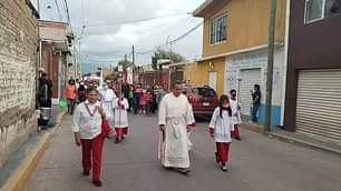 En estos momentos llevamos a cabo la procesion correspondiente al