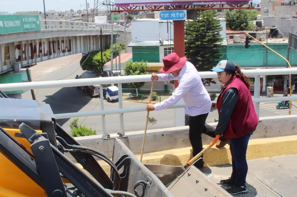 GOBIERNO DE CHIMALHUACAN RETIRA DESECHOS DE DISTRIBUIDOR VIAL XOCHIACA OBRERISMO jpg