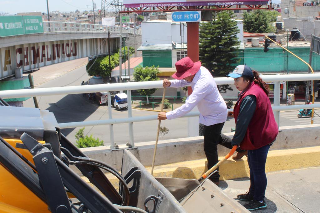 GOBIERNO DE CHIMALHUACAN RETIRA DESECHOS DE DISTRIBUIDOR VIAL XOCHIACA OBRERISMO