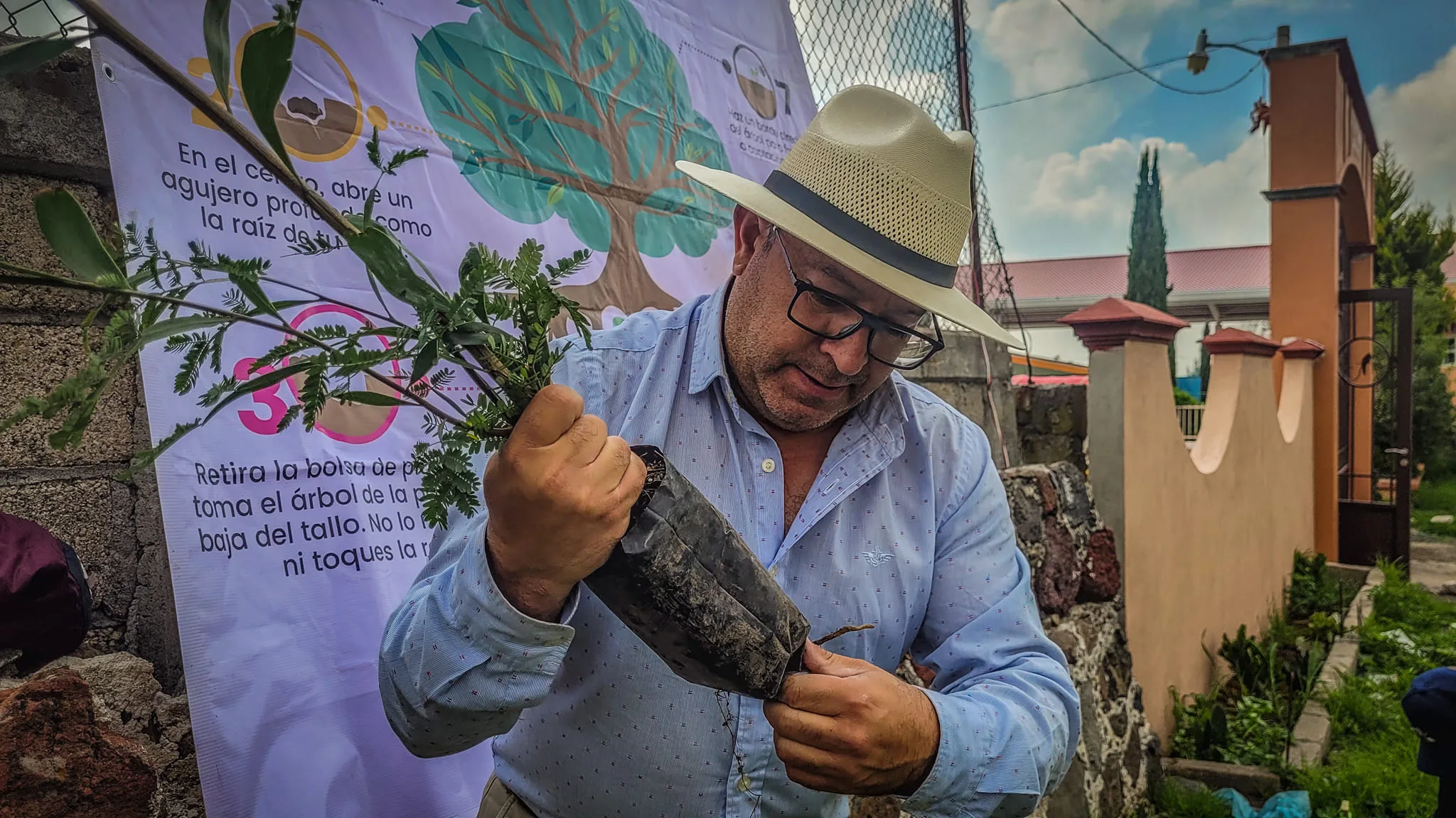 Gracias vecinas vecinos y companeros que apoyaron en la reforestacion jpg