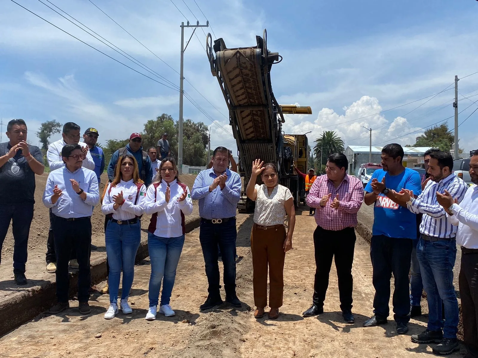 INICIO DE OBRA EN AV JUAREZ XALTOCAN Queridas y queridos jpg