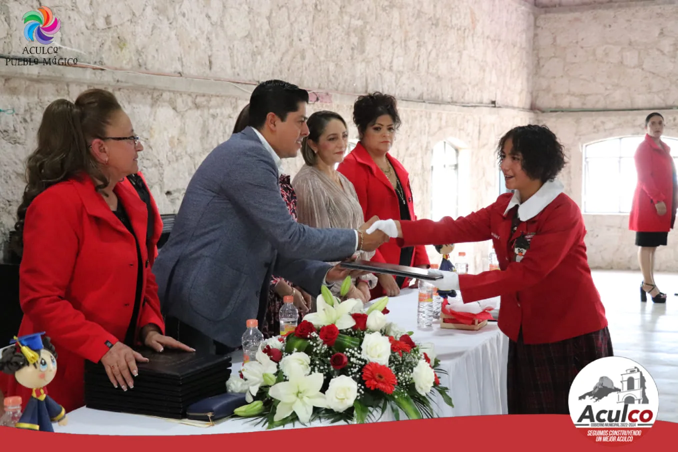 Nuestras felicitaciones para alumnos padres de familia y docentes de jpg