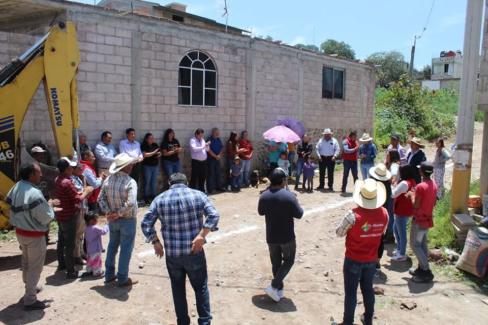 Nuestro Presidente Municipal Hilarion Coronel Lemus en compania de integrantes jpg