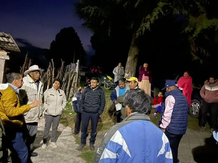 Nuestro Presidente Municipal Javier Lujano Huerta se reunio con vecinos jpg