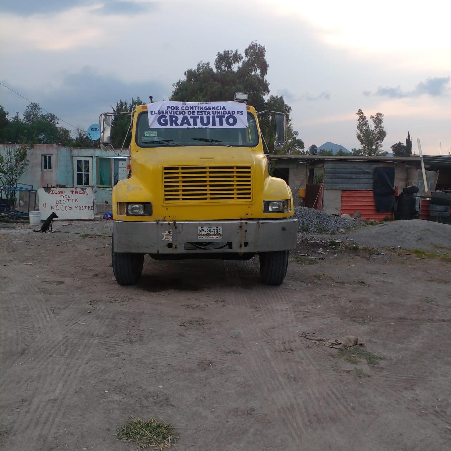 ¡CONTINUAMOS SUMINISTRANDO AGUA Seguimos recorriendo las calles y avenidas del