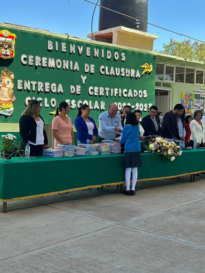 ¡Celebramos el compromiso con la educacion El presidente municipal Gumaro jpg