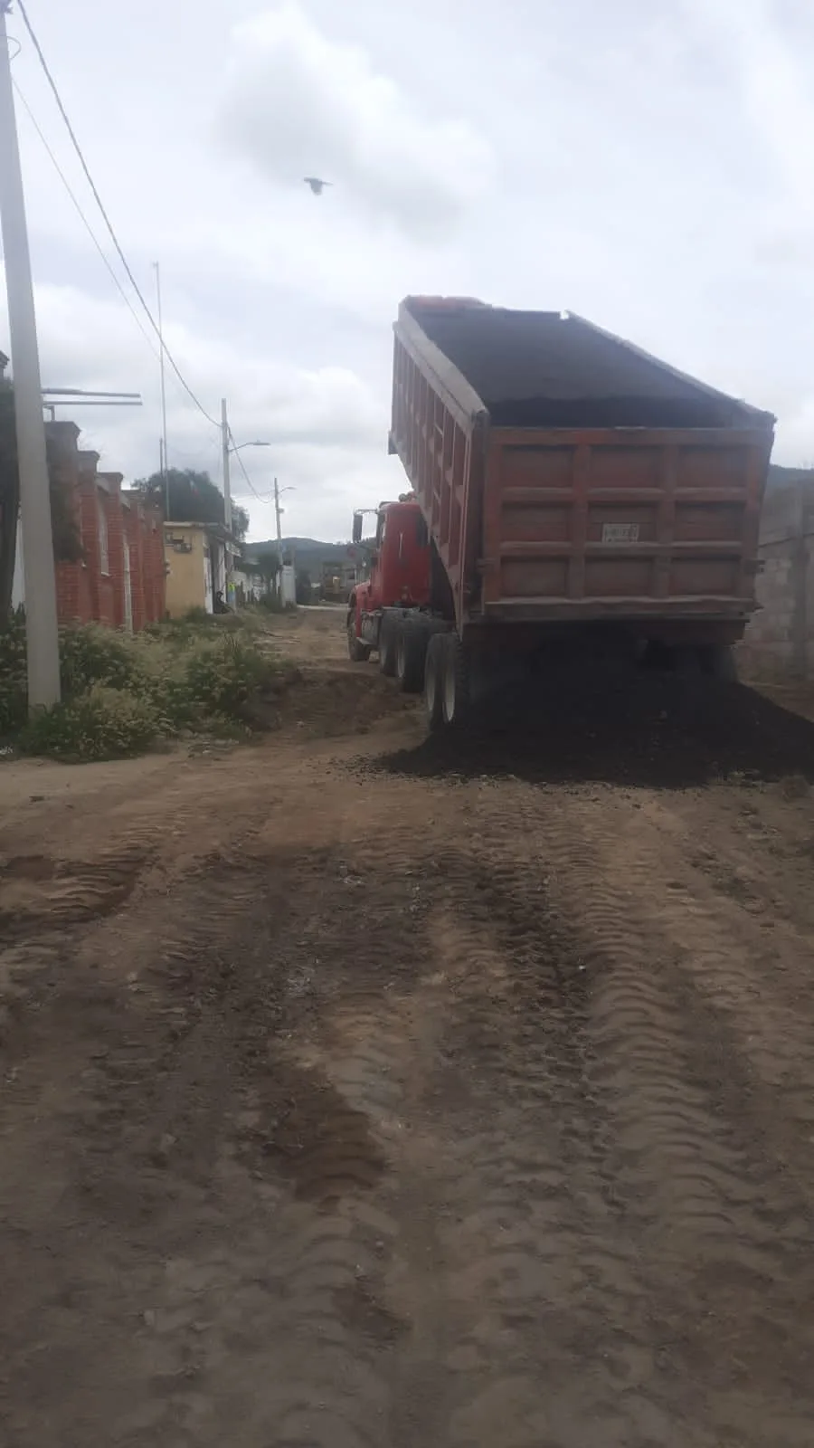 ¡Continuamos trabajando en el mantenimiento de los caminos saca cosechas jpg