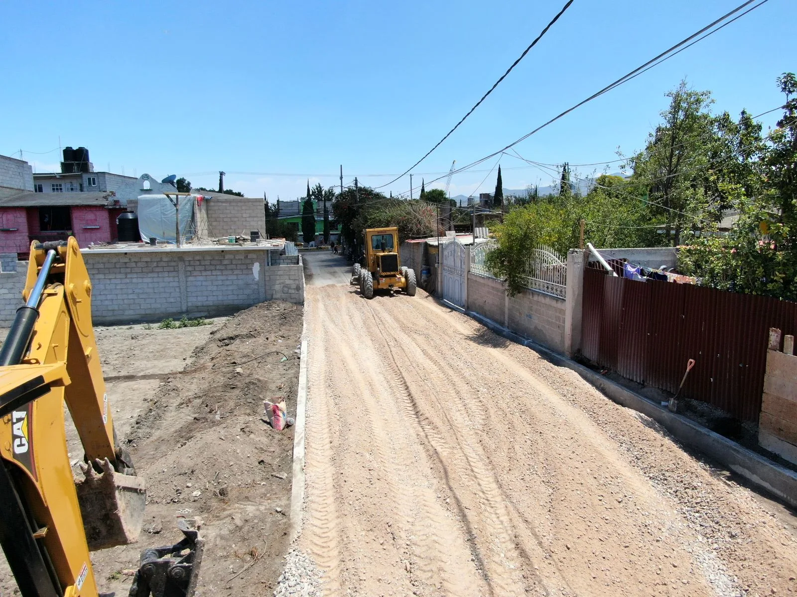 ¡MAS Y MEJORES CALLES EN HUEHUETOCA Asi inician las labores jpg