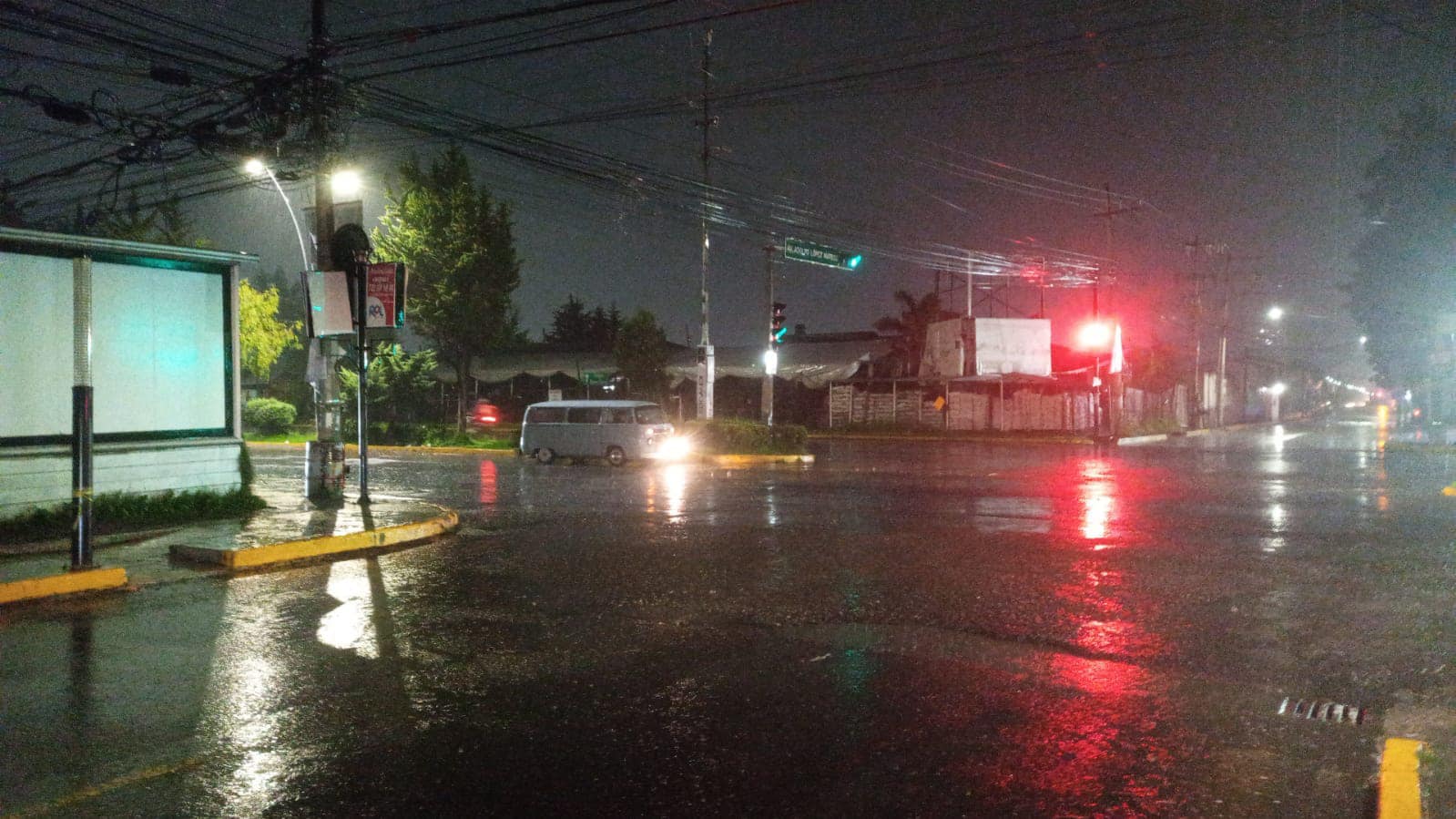 1690892222 879 Estamos pendientes a sus reportes durante esta noche de lluvia