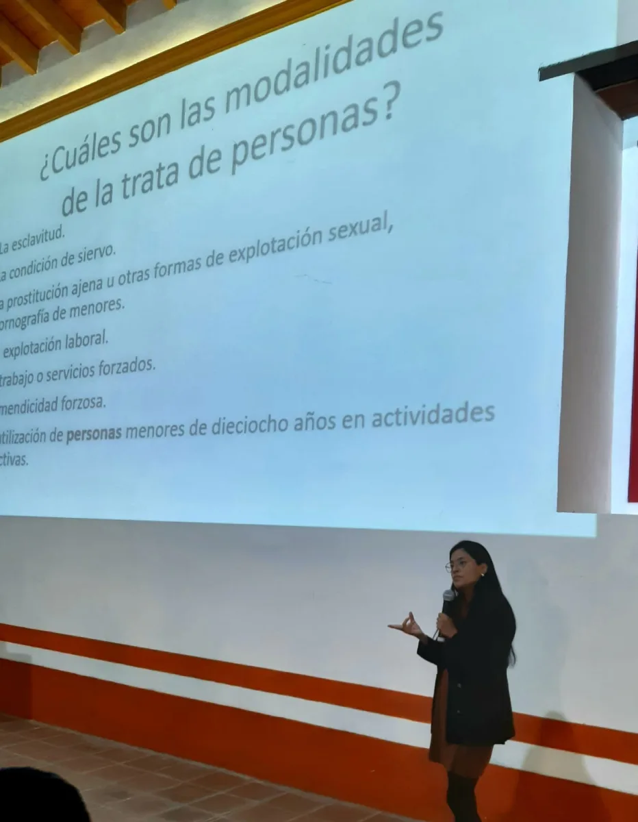 1690893010 554 FGJEM IMPARTE CONFERENCIA DELITO DE TRATA DE PERSONAS A SERVIDORES