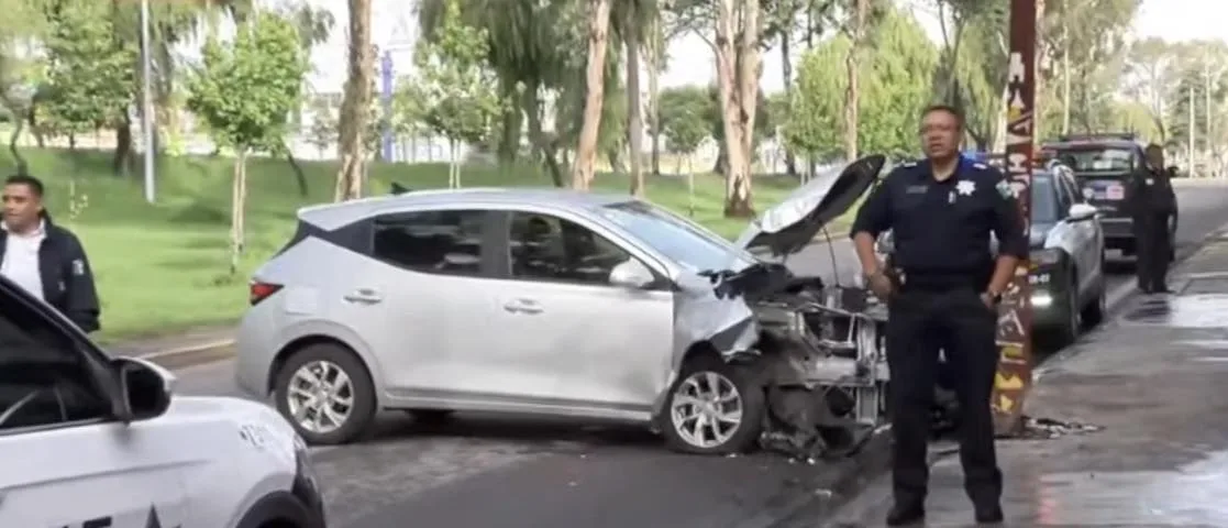 1690906838 Toma precauciones Accidente en la vialidad Toluca Tenango en carriles de jpg