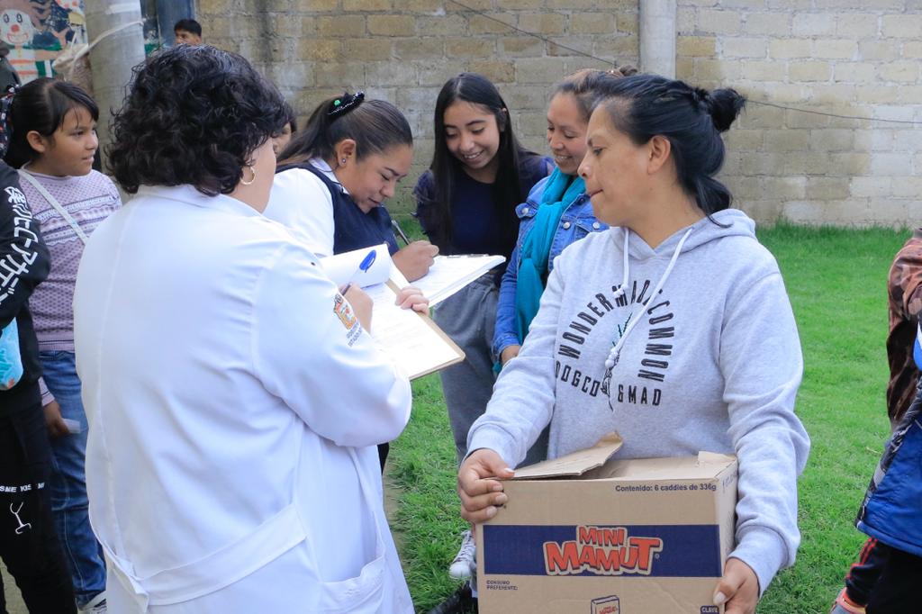 1690925413 740 En San Mateo Capulhuac cuidan de sus mascotas las llevan