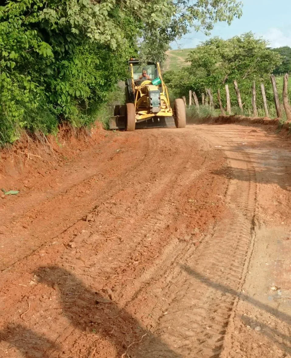 1690989299 Avanzamos en el acondicionamiento de la carretera hacia el Rio jpg