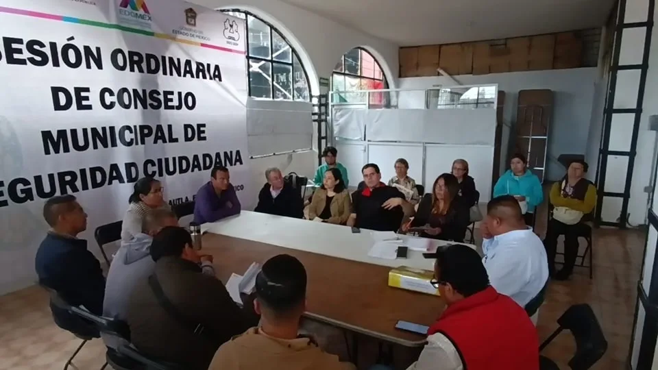 1690999002 FUNCIONARIOS MUNICIPALES ATENDIERON A COMISION DE VECINOS DEL POPOPARK jpg