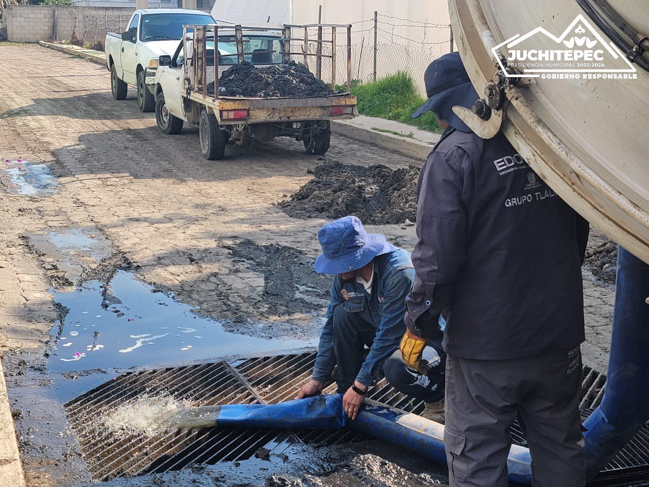 1691085070 788 CamionVactor El Gobierno Municipal trabaja con la unidad vactor