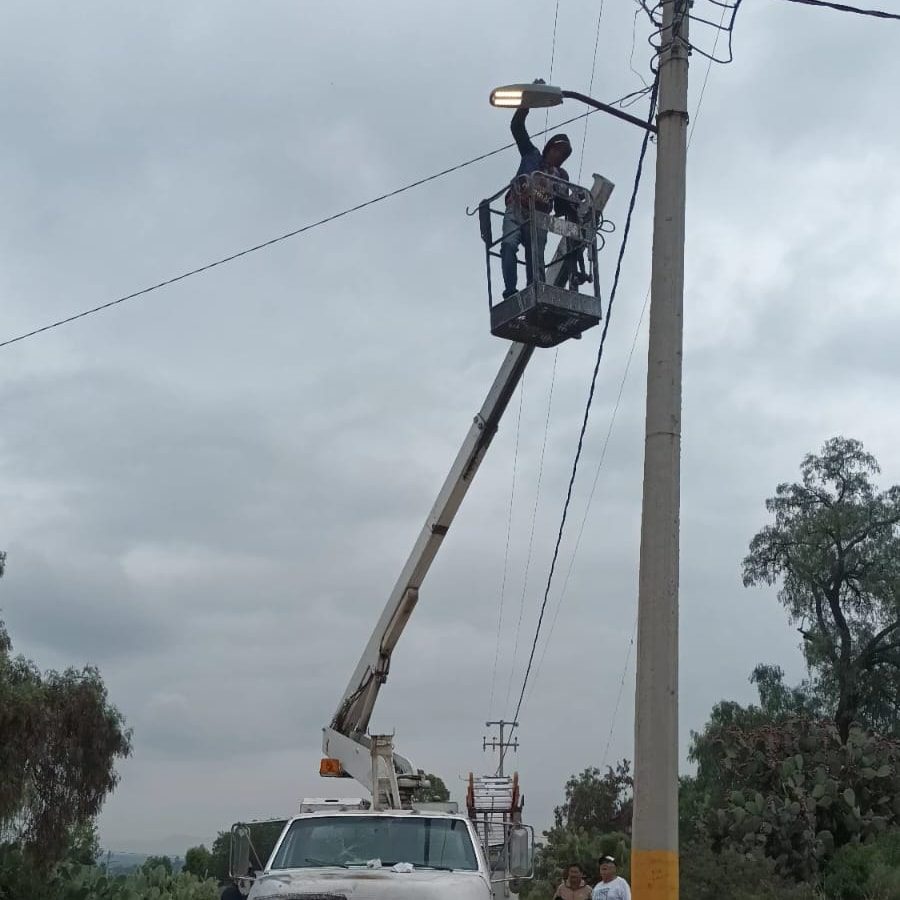 1691087398 916 Personal de la Coordinacion de Alumbrado Publico de Otumba realizo