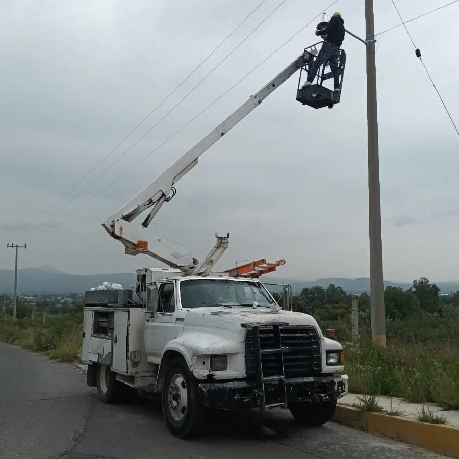 1691087402 426 Personal de la Coordinacion de Alumbrado Publico de Otumba realizo