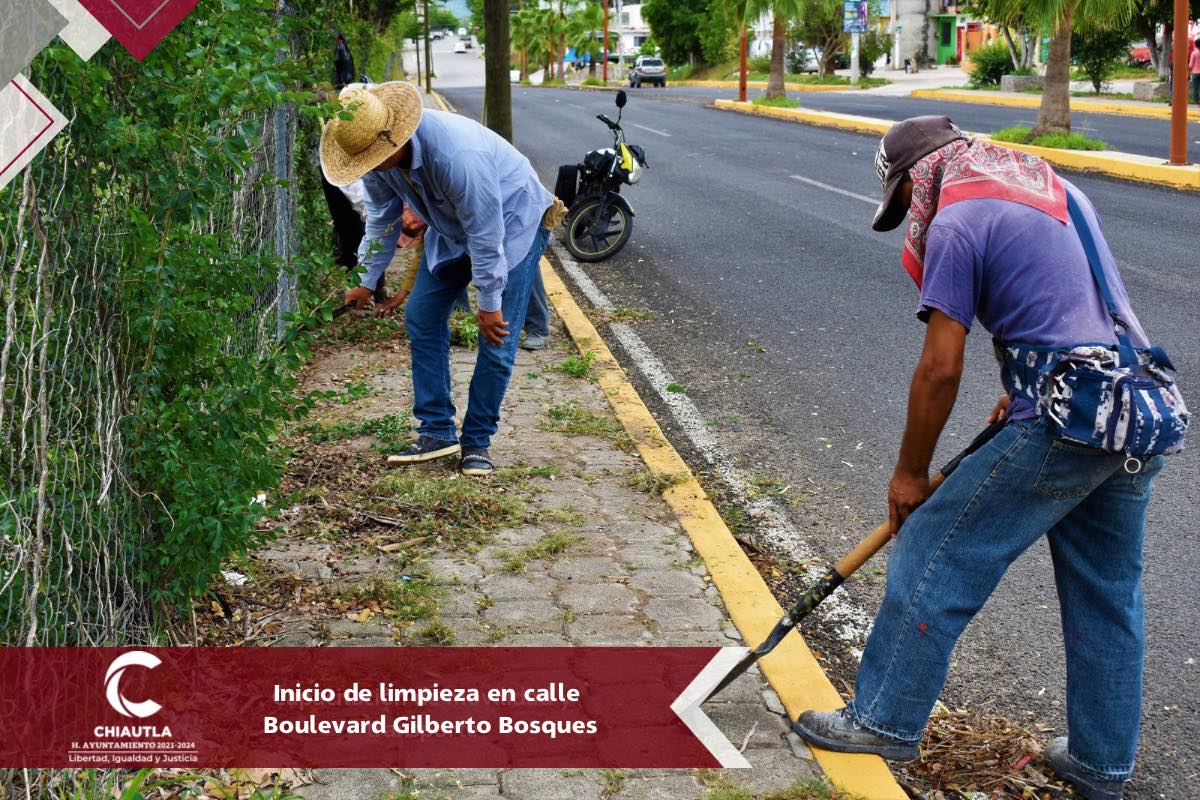 1691100130 724 se realizan trabajos de limpieza en el boulevard Gilberto Bosques